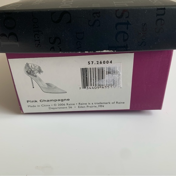 Pink Champagne 2006 - Just the Right Shoe - Picture 7 of 10